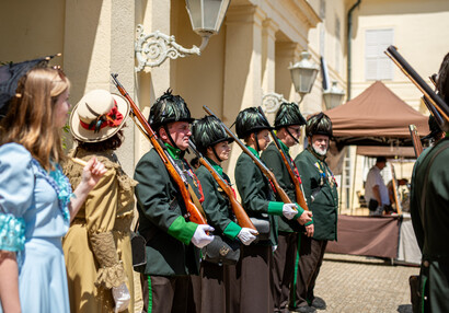 Slavnostní přivítání císařského páru | © Maria Němeček