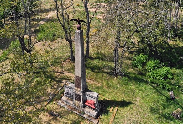 Františkův obelisk - letecký pohled před restarováním | © Jaroslav Kocourek